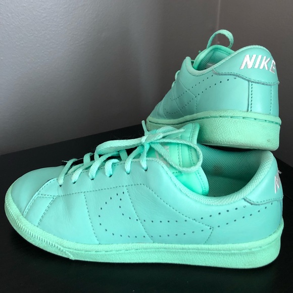 Nike Other - Nike Tennis Classic Prm Green Grd Schl Sneaker 4Y